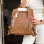 Mochila de Couro Luna com espaço para Notebook - Caramelo/Marf/Mari/Vin - Imagem 3