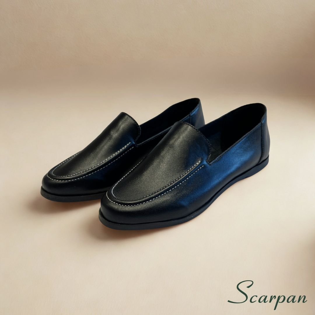 Mocassim feminino em Couro Preto - 121.029 - site 03 Mocassim Feminino em Couro Scarpan é um calçado que une elegância, conforto e praticidade. Referência: 121-029 Cor Preto Material da Gáspea: Couro legítimo Solado: TR Altura do Salto: 1,5 cm Palmilha: EVA 2mm Peso: 400 g