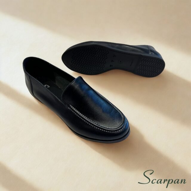 Mocassim Feminino em Couro Scarpan é um calçado que une elegância, conforto e praticidade. Referência: 121-029 Cor Preto Material da Gáspea: Couro legítimo Solado: TR Altura do Salto: 1,5 cm Palmilha: EVA 2mm Peso: 400 g