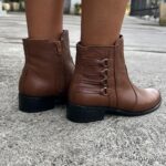 Bota Feminina em Couro Cano Curto Salto Baixo Whisky - DR730 - Imagem 4