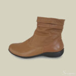 Bota Couro Cano Curto Rasteira - Caramelo