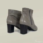 Bota Feminina Bico Fino em Couro  200469 - Cinza - Imagem 2