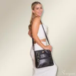 A Bolsa Transversal de Couro Feminina Laura, é um modelo que é atemporal, super na moda é também conhecida como tiracolo.