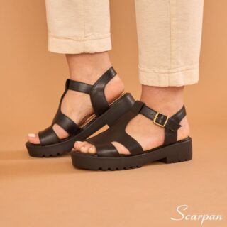 Sandália de Couro sola Tratorada e palmilha com EVA de 4mm, fechamento com fivela.