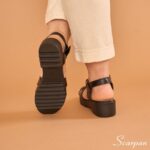 Sandália de Couro sola Tratorada e palmilha com EVA de 4mm, fechamento com fivela.