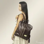 Mochila de Couro Feminina Luna com espaço para Notebook - Café com Croco Café