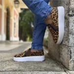 Tênis Slip On de Couro 143.055  Onça / Preto