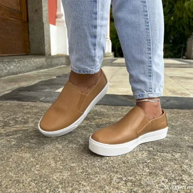 Tênis Slip On Feminino de Couro