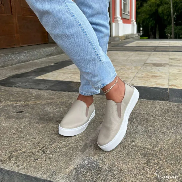 Tênis Slip On Feminino de Couro