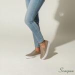 Tênis Slip On de Couro Cinza - 153.092 - Imagem 2