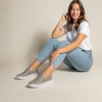 Tênis Slip On de Couro Cinza - 153.092 - Imagem 4