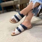 Sandália Feminina Rasteira de Couro.