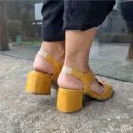 Sandália de Couro Salto Bloco Mostarda - 145.128 - Imagem 2