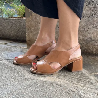 Sandália de Couro Salto Bloco Caramelo- 145.134