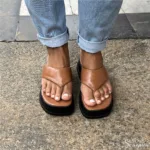 Chinelo Flat Form em Couro Caramelo - 177.136 - Imagem 4