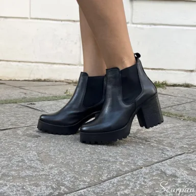 Bota Feminina de Couro Chelsea