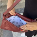 Bolsa Transversal Feminina de Couro Stela - Vinho - Imagem 5