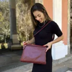 Bolsa Transversal Feminina de Couro Stela - Vinho - Imagem 3