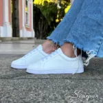 Tênis Feminino em Couro.