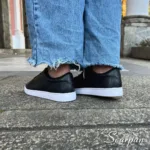 Tênis Feminino em Couro Preto - 181.143 - Imagem 2