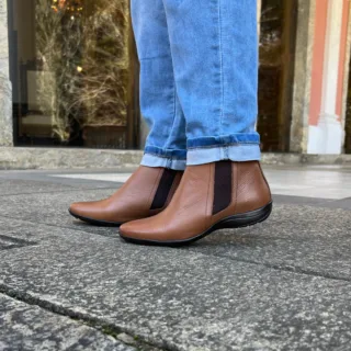 Bota Rasteira de Couro Cano Curto Feminina