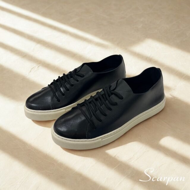 Tênis Casual Feminino em Couro. Referência: Mia Material Cabedal: Couro Legítimo Material Forro: Sem Forro Solado em TR Gênero: Feminino Altura do Solado 2 cm Peso: 700 g