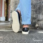 Tênis Casual Feminino em Couro. Referência: Mia Material Cabedal: Couro Legítimo Material Forro: Sem Forro Solado em TR Gênero: Feminino Altura do Solado 2 cm Peso: 700 g