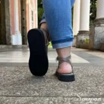 Papete feminina de Couro. Soaldo emborrachado e palmilha conforto.