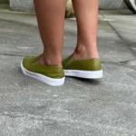 Tênis Slip On de Couro Verde - 153.092 - Imagem 2