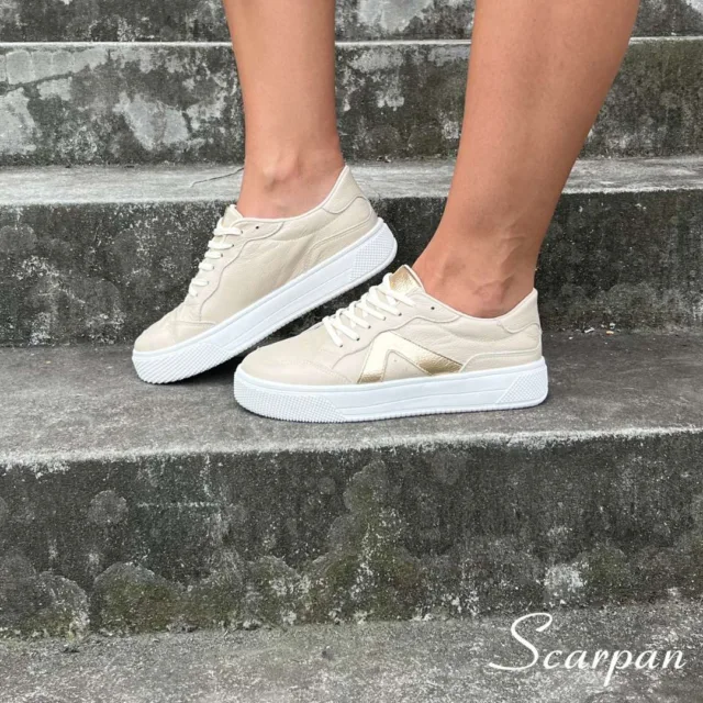 Tênis Casual Feminino em Couro