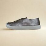 Tênis Casual Feminino de Couro Prata Velho - Mia - Imagem 5