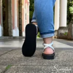 Papete feminina de Couro. Soaldo emborrachado e palmilha conforto.