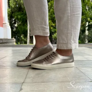 Tênis Casual Feminino de Couro Prata Velho - Mia