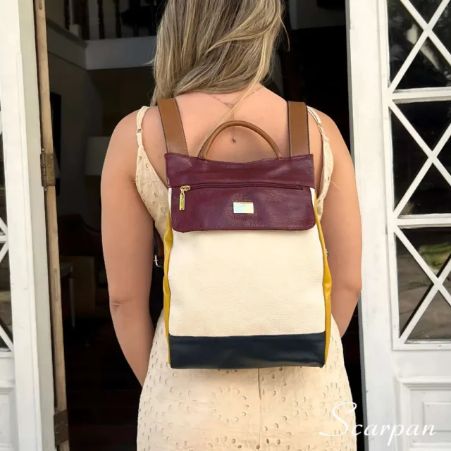 A Mochila de Couro Feminina Jade Mini é, antes de mais nada, a escolha perfeita para a mulher moderna que busca unir estilo, funcionalidade e durabilidade