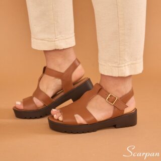 Feito em couro legítimo e super macio, sua palmilha é de espuma em PU com 4mm. O Solado é em PUque é super leve, muito macio e antiderrapante. A sandália tratorada de couro da Scarpan é o que você precisa para um dia com muito conforto ao caminhar. Leve, macio, flexível além de te deixar super elegante vai proporcionar muito conforto.