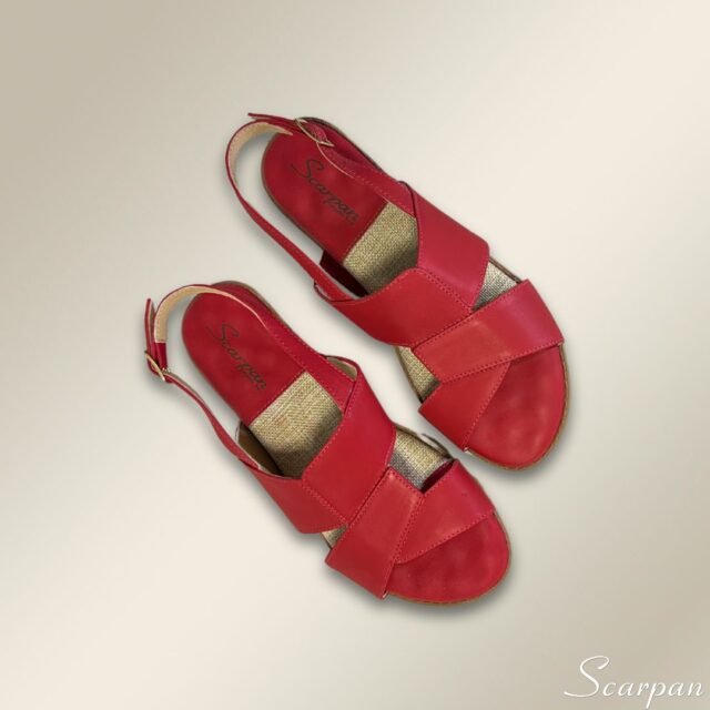 Sandália Feminina Rasteira de Couro da Scarpan, possui o cabedal em couro super macio com elástico para adaptar o calce, a palmilha em espuma de alta densidade, com uma camada de EVA que proporciona um suporte acolchoado para seus pés, o solado ante derrapante oferece aderência confiável. O fechamento é através de fivela Feita com couro de alta qualidade, esta sandália combina durabilidade com um visual moderno e sofisticado e elegante.