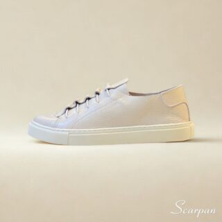 Tênis Casual Feminino Sofia possui um visual minimalista, porém elegante, o que o torna ideal para diferentes estilos e momentos do dia. Seja para ir ao trabalho, passear no shopping ou curtir um fim de semana com os amigos, esse tênis se adapta com facilidade. Por isso, ele é considerado um verdadeiro coringa no guarda-roupa feminino.