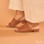 A sandália de couro feminina Salto Baixo avarca alia beleza, bem-estar e benefícios para a saúde.