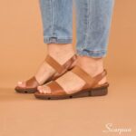 A sandália Anabela de couro é a escolha perfeita para as mulheres que gostam de conforto sem abrir mão do estilo. Perfeitas para o dia a dia pois são práticas, confortáveis além de se adequarem aos looks casuais, aos de trabalho e até mesmo a eventos noturnos mais descontraídos.