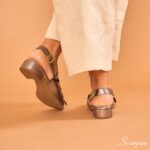 A sandália de couro feminina Salto Baixo avarca alia beleza, bem-estar e benefícios para a saúde.