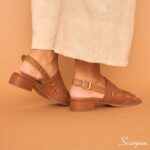 A sandália de couro feminina Salto Baixo avarca alia beleza, bem-estar e benefícios para a saúde.