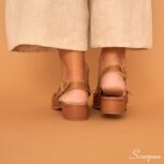 A sandália de couro feminina Salto Baixo avarca alia beleza, bem-estar e benefícios para a saúde.