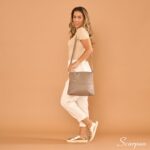 Bolsa de Couro Transversal Feminina Ava - Cinza - Imagem 2