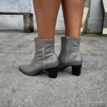 Bota Feminina Bico Fino Cinza em Couro - 179.137 - Imagem 4