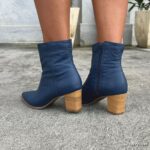 Bota Feminina Bico Fino Azul Marinho em Couro - 179.137 - Imagem 4
