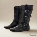 A Bota de Cano Médio em Couro contém o cabedal é feito em super macio, tem zíper para facilitar o calce, seu forro é feito em material têxtil com espuma para um maior conforto e a palmilha em EVA oferece amortecimento para cada passo. Além disso seu solado é baixo e de borracha antiderrapante que proporciona um caminhar macio e seguro.