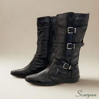 A Bota de Cano Médio em Couro contém o cabedal é feito em super macio, tem zíper para facilitar o calce, seu forro é feito em material têxtil com espuma para um maior conforto e a palmilha em EVA oferece amortecimento para cada passo. Além disso seu solado é baixo e de borracha antiderrapante que proporciona um caminhar macio e seguro.