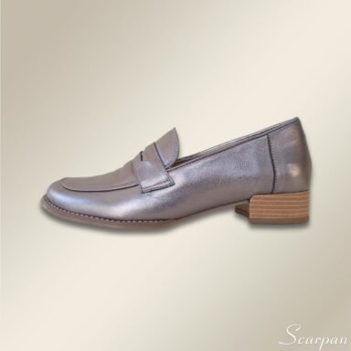 Mocassim de Couro com salto baixo não é apenas um item de moda, é um símbolo de praticidade, elegância e consumo consciente. Ele se encaixa perfeitamente em diferentes estilos de vida e garante confiança em cada passo. Combinando apelo visual com alta performance, esse calçado se torna um verdadeiro aliado na rotina e, acima de tudo, um investimento duradouro.