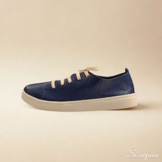 O Tênis Casual Feminino Mia é confeccionado em couro de alta qualidade. O modelo é sem forro, que proporciona leveza e conforto até nos dias mais quentes.