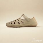 Tênis Casual Feminino em Couro é a união perfeita entre conforto, estilo, durabilidade e versatilidade. Com ele, você garante: Conforto prolongado durante todo o dia Design elegante com recortes que favorecem a ventilação Couro legítimo de alta qualidade Solado seguro e flexível com costura reforçada Versatilidade para diversas ocasiões Dicas práticas para manter o calçado sempre impecável